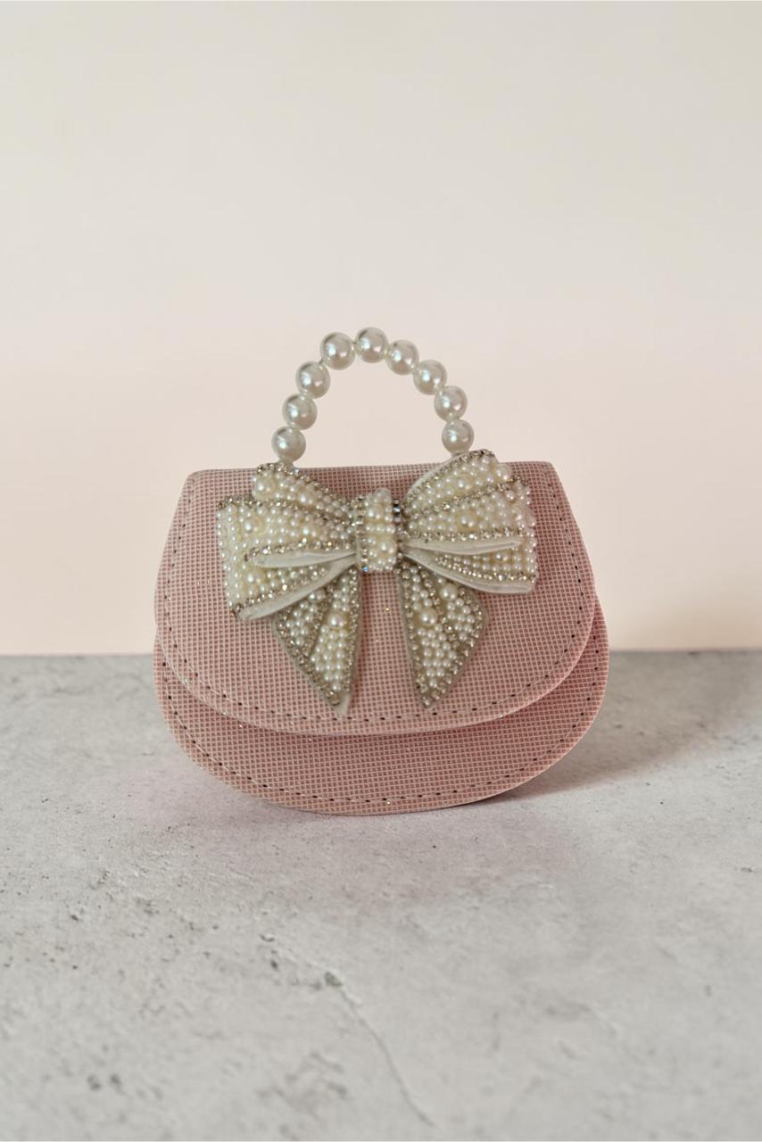 WhatsApp Image 2026-04-20 at 09.18.45 (1) Pink Pearl Bow Mini Bag - Παιδικό Τσαντάκι με Πέρλες & Φιόγκο – Pearl Mini Bag με Χρυσή Αλυσίδα - Image 1
